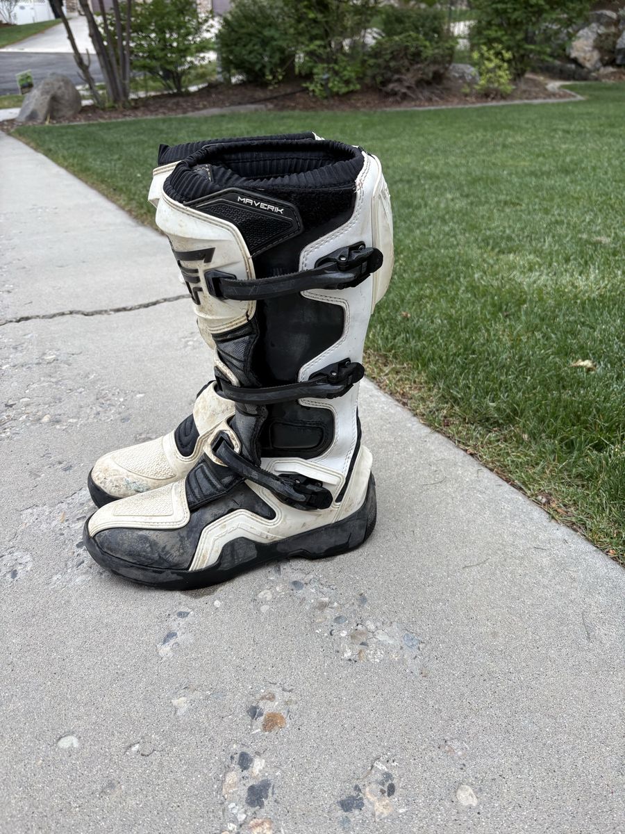 Fly racing maverick boots US 9