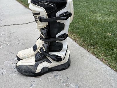 Fly racing maverick boots US 9