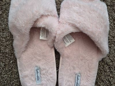 pink slippers M/L