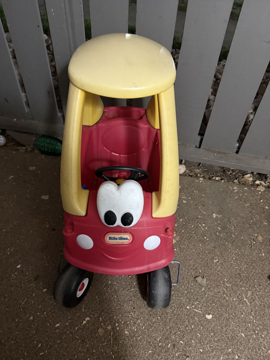 Little Tikes Cozy Coupe Ride-On Toy Red and Yellow