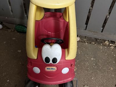 Little Tikes Cozy Coupe Ride-On Toy Red and Yellow