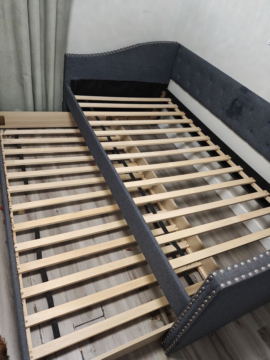 2 bed days with trundle