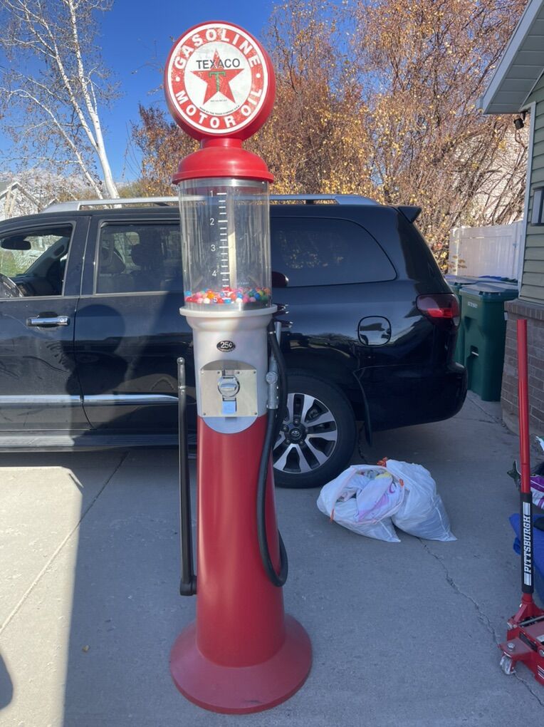 GumBall Gas Pump Machine!!