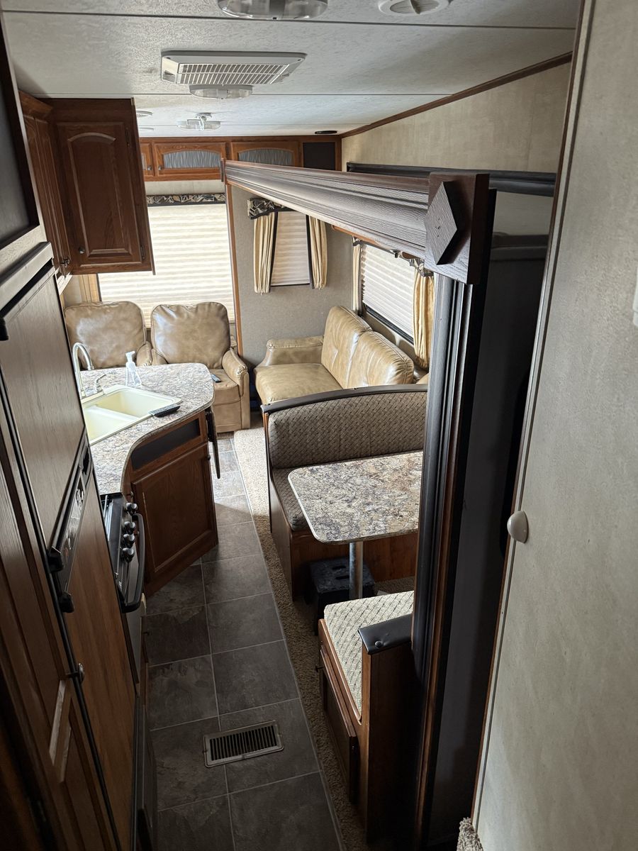 2014 Keystone Hornet 27'