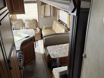 2014 Keystone Hornet 27'