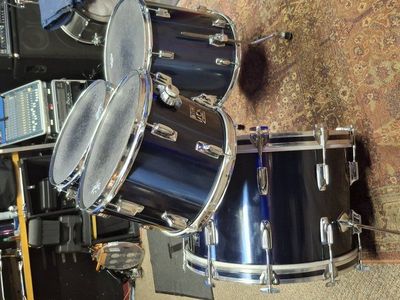 Tama Imperialstar Midnight Blue drum kit