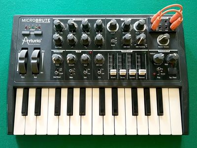 Arturia Microbrute • 25-Key Monophonic Synthesizer