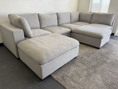 GRAY COSTCO MODULAR SECTIONAL SOFA COUCH & OTTOMAN