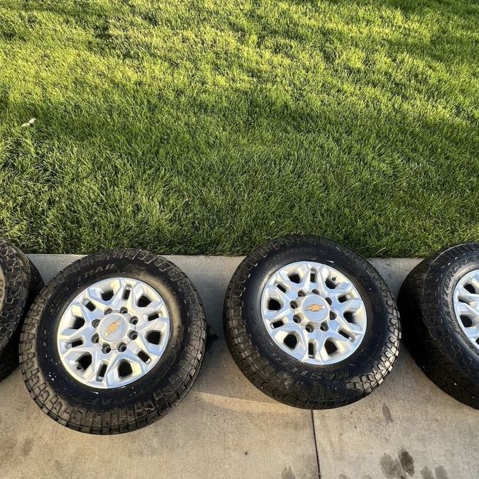 18” 2024 Chevy GMC 2500 stock wheels and tires