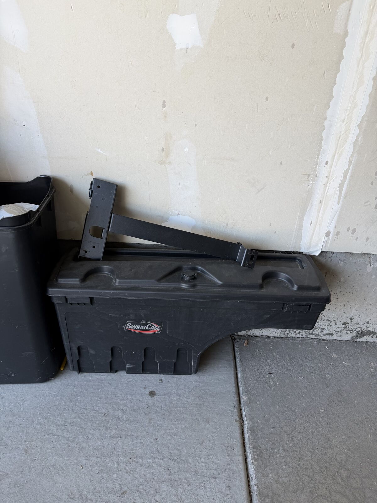 Nissan Frontier Tool box Swing case