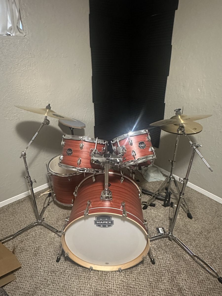 Brand new Mapex drum set