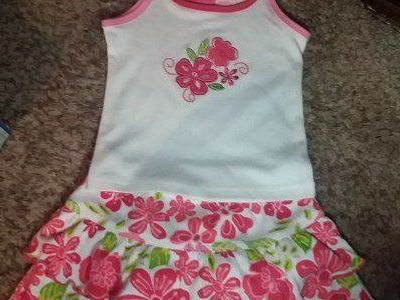 3T TROPICAL OUTFIT FOR SUUMMER...RUFFLY SKIRT, WHITE TOP... BEAUTIFUL RED HIBISCUS FLOWERS!