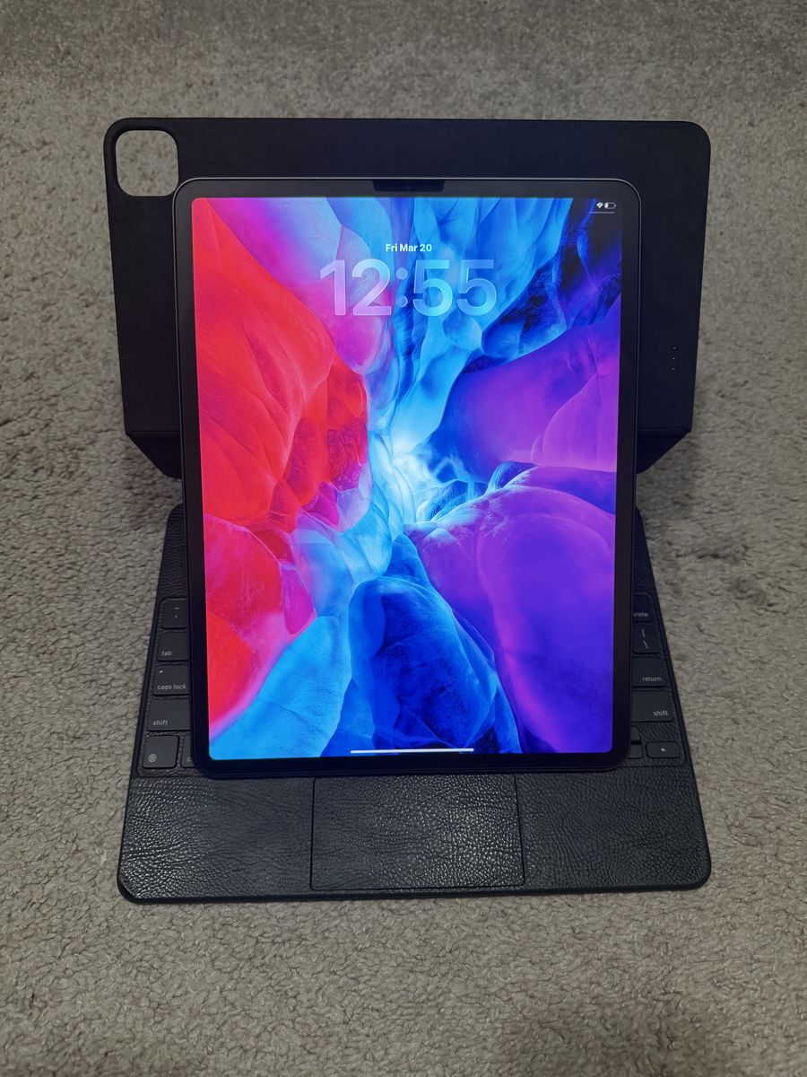 iPad Pro 4th Gen 12.9 Wi-Fi with Apple Magic Keyboard