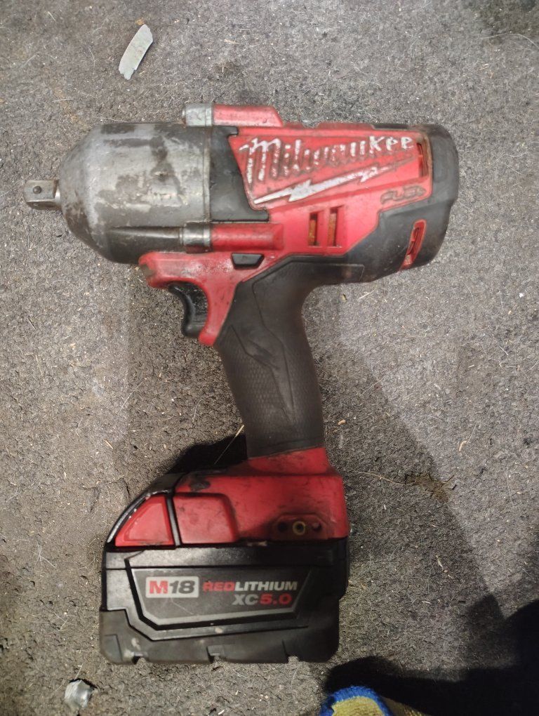 Milwaukee M18 FUEL 2767-20 1/2" High Torque Impact Wrench w/ Friction Ring with battery
