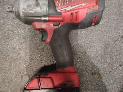 Milwaukee M18 FUEL 2767-20 1/2" High Torque Impact Wrench w/ Friction Ring with battery