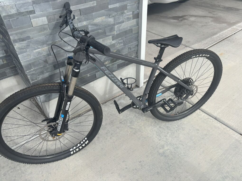 Fezzari Mountain Bike — Medium (Like New)