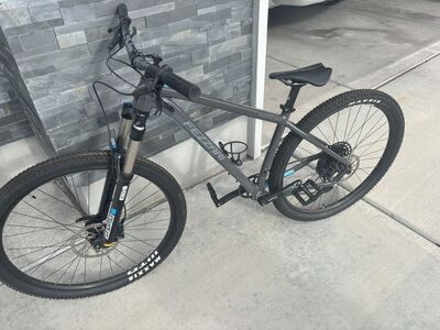 Fezzari Mountain Bike — Medium (Like New)