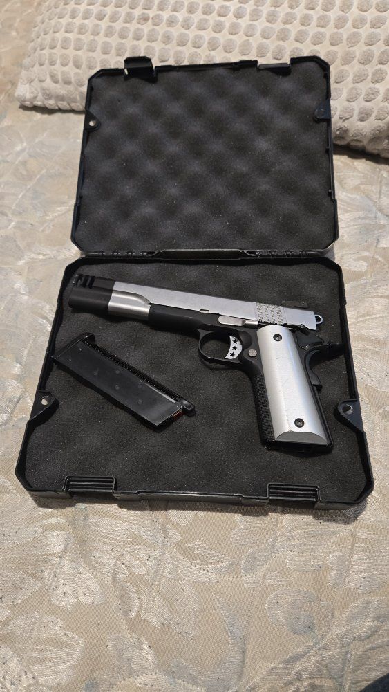 M1911 Style Airsoft Pistol with Magazine and Case - Two-Tone Silver & Black