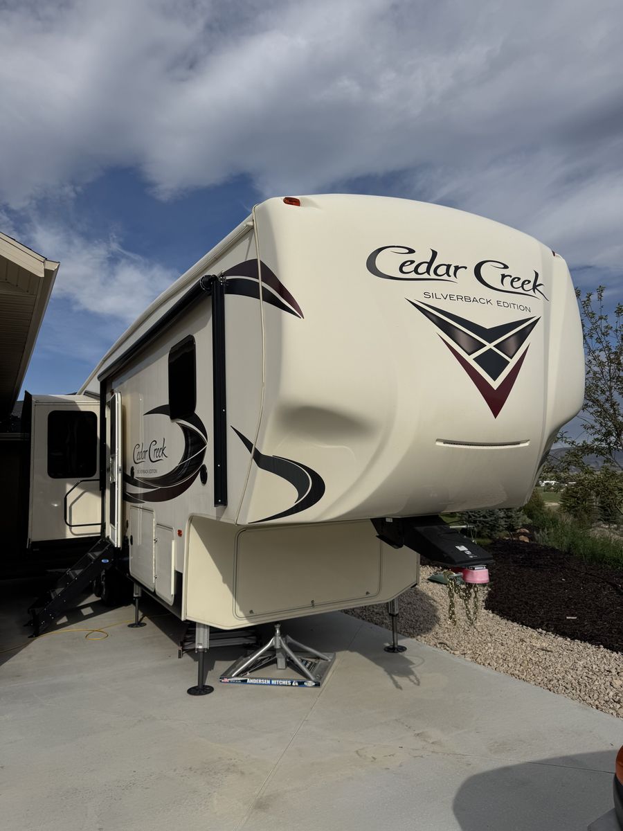2018 Forest River Cedar Creek Silverback 29RE Fifth Wheel