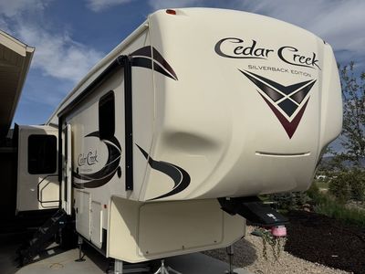 2018 Forest River Cedar Creek Silverback 29RE Fifth Wheel