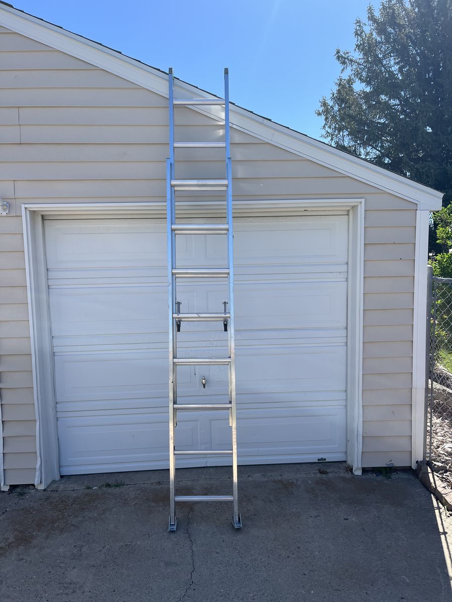 Werner 16 ft Aluminum Extension Ladder -- Excellent Condition