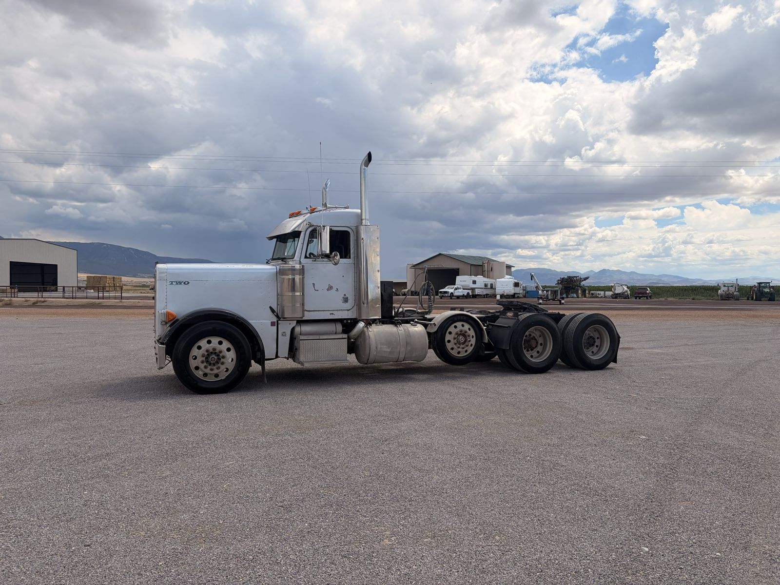 Peterbilt 379 Semi Truck
