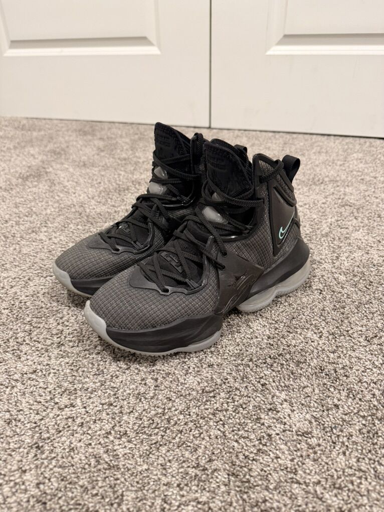 Nike Lebron 19 Size 6y Basketball Shoes