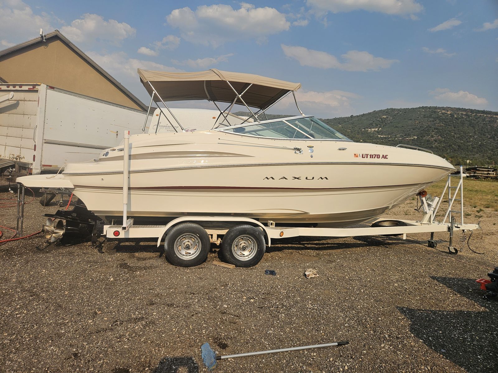 2002 Maxum 23' Bow Rider