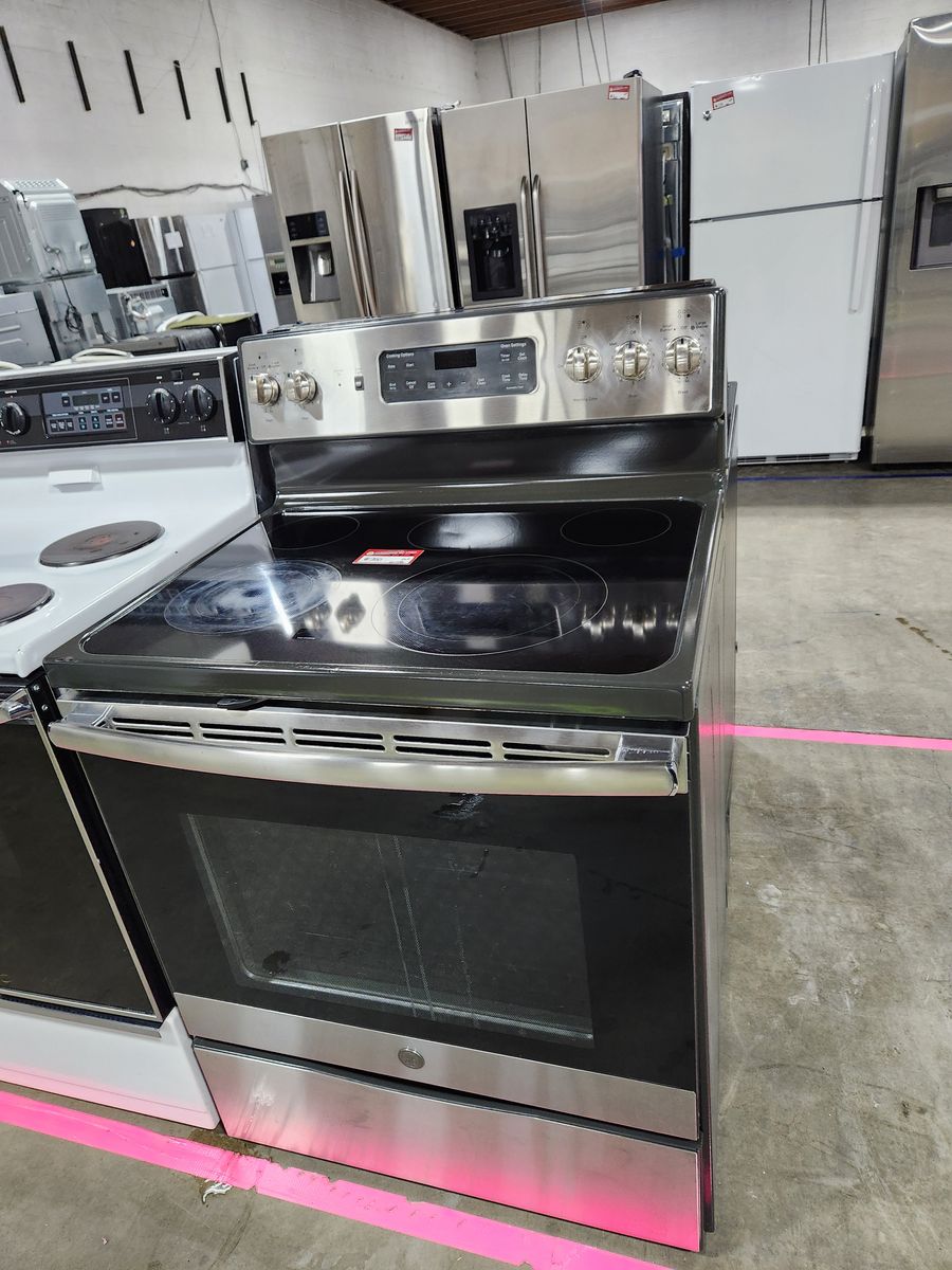 NICE GE STAINLESS STEEL GLASS TOP RANGE! WITH A FULL WARRANTY