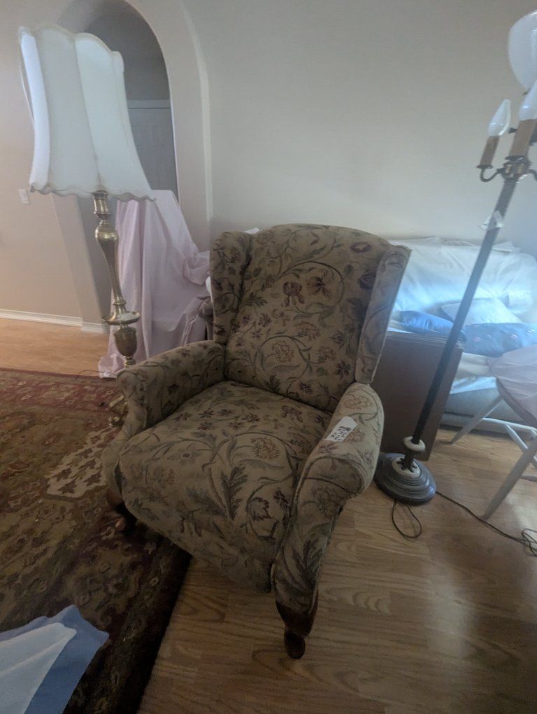 upholstered reclining chair