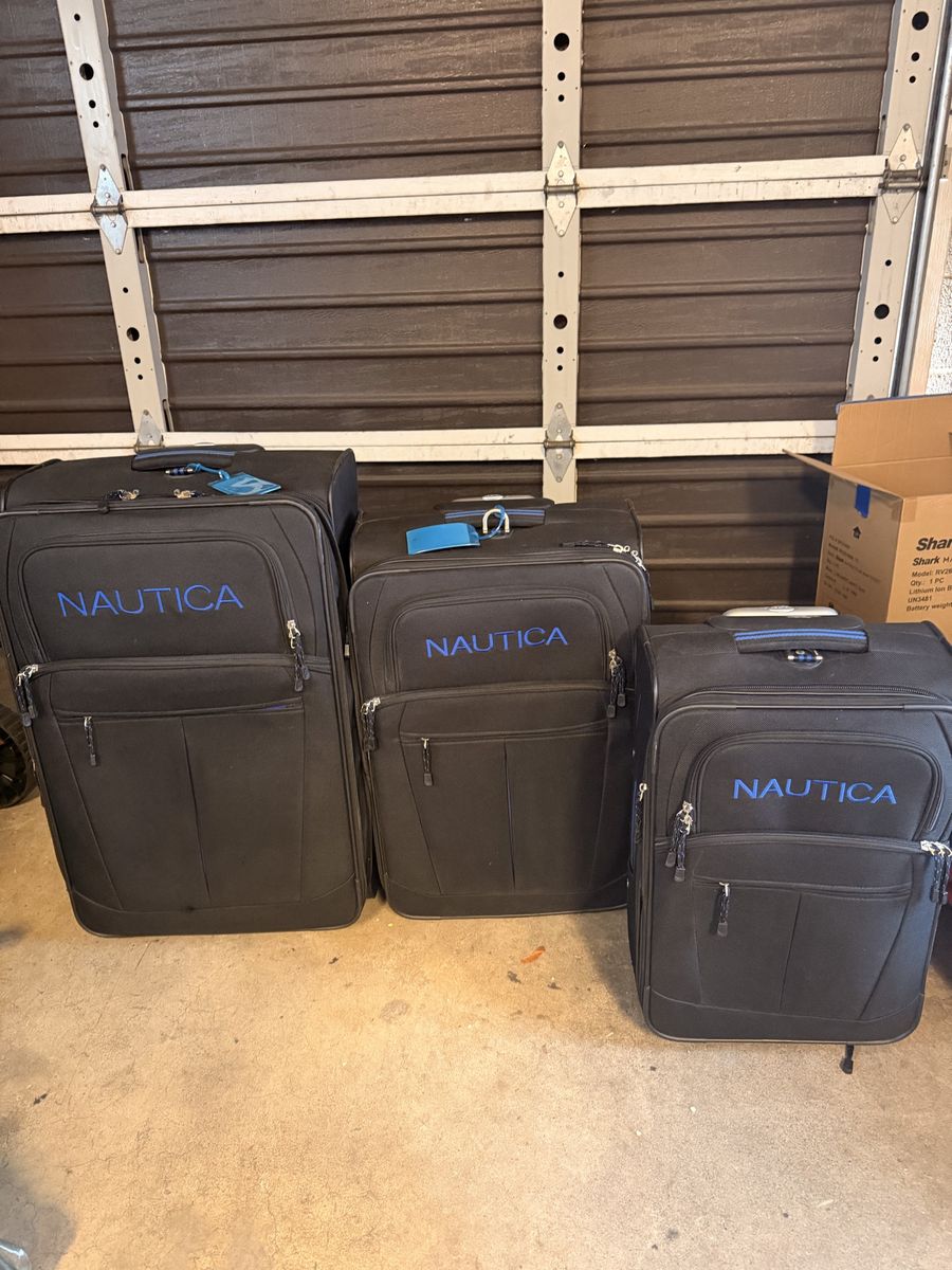 Nautica Luggage Set (3 Pieces) – Expandable – Great Condition