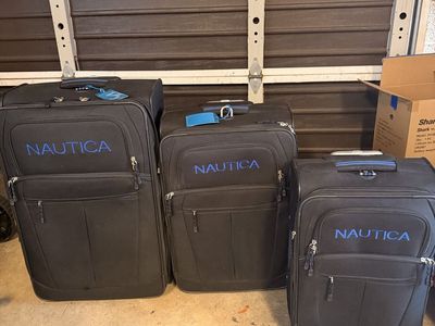 Nautica Luggage Set (3 Pieces) – Expandable – Great Condition