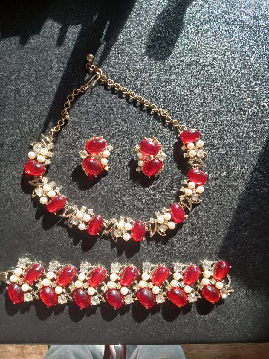 Karu arke Signed Red Cabochon Pearl Rhinestone Necklace Bracelet Clip Earring Set Vintage