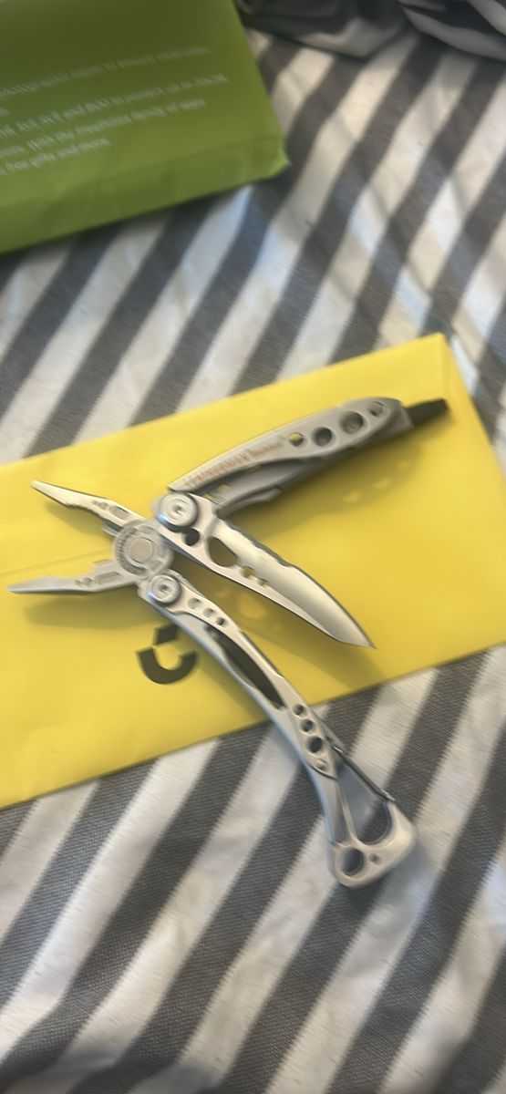 Leatherman skeletool.