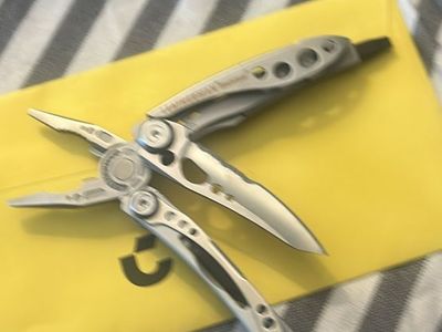 Leatherman skeletool.