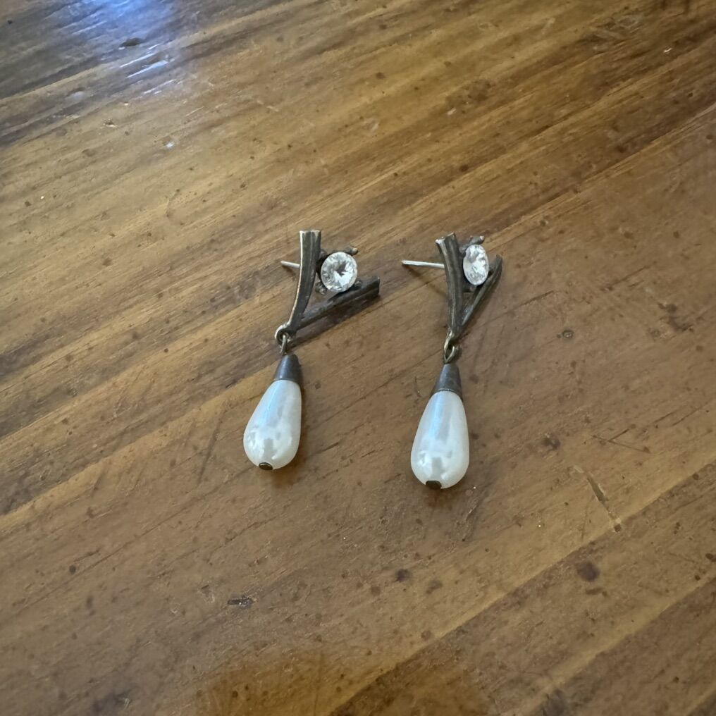 Vintage Pearl Dangle Earrings w/ Rhinestone