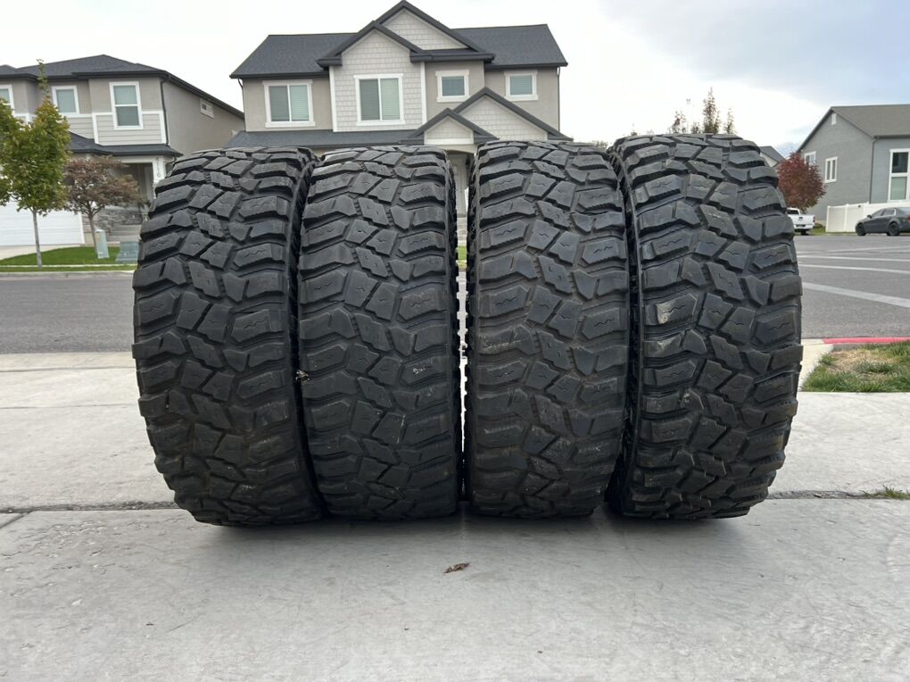 37x12.5R17 cooper STT pro all terrain tires