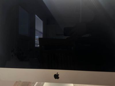 Apple iMac 21.5” – 1TB Storage – Great Condition/ Fully Reset