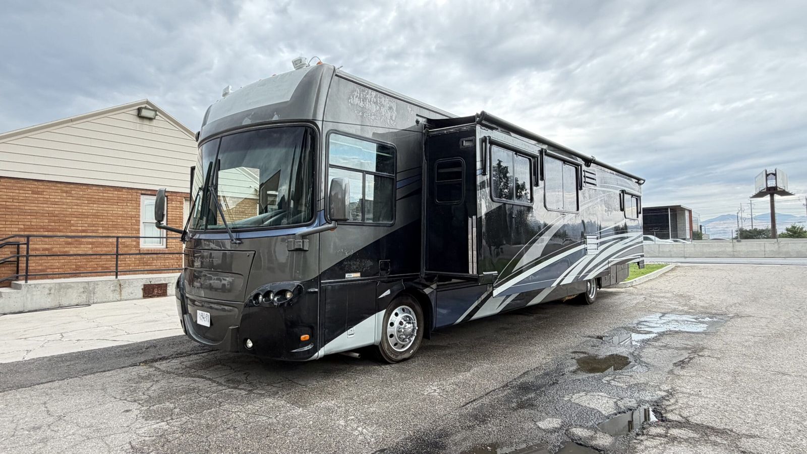 2008 Gulfstream Tourmaster 40F Pusher with 2 Slides