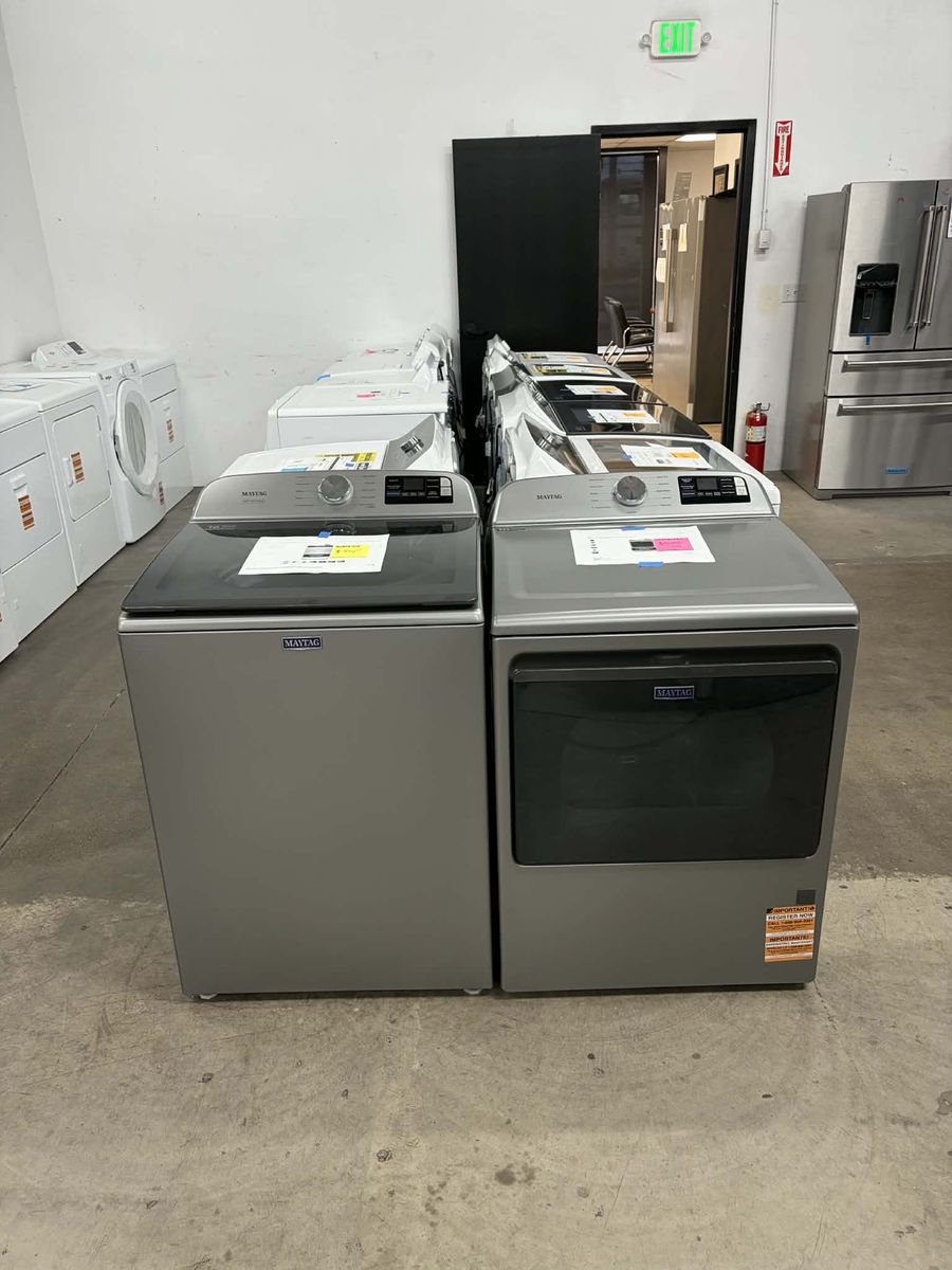 NEW MAYTAG XL GAS LAUNDRY SET IN SILVER
