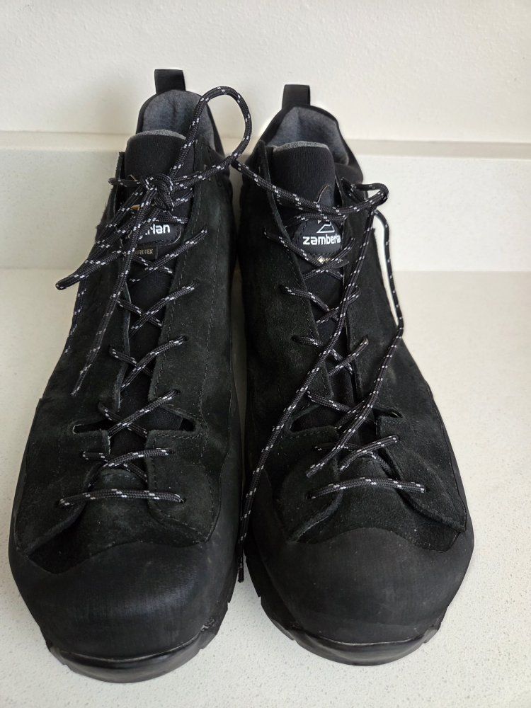 Zamberian hiking shoes