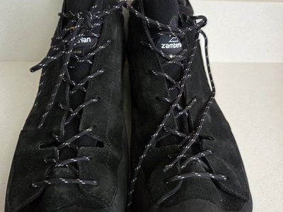 Zamberian hiking shoes