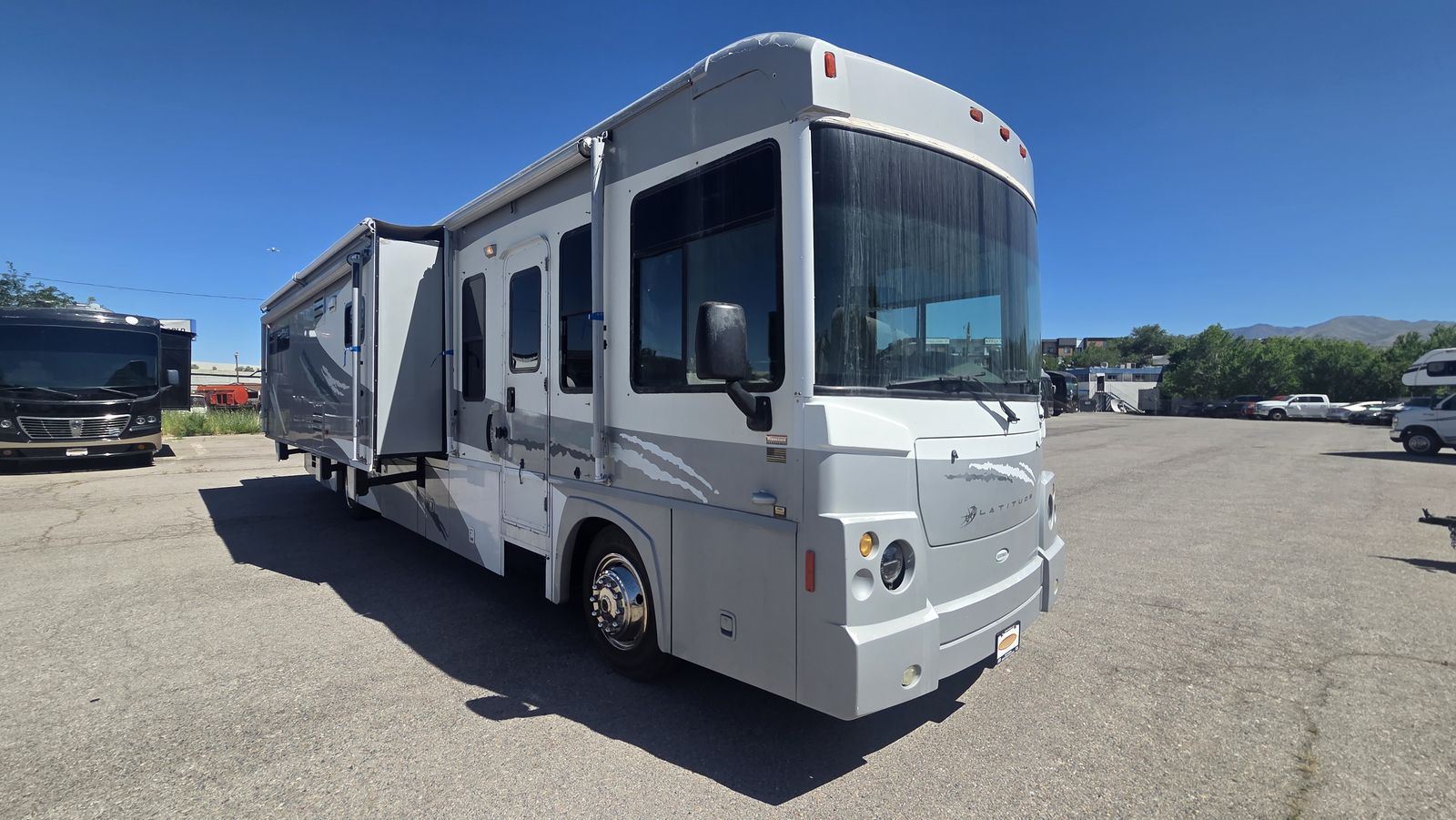2008 Itasaca Latitude 39W 2 slide outs Diesel pusher !!!
