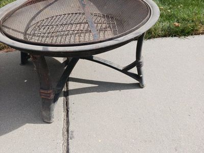Used Outdoor wood burning Fire Pit with Spark Screen and Grill Grate - Durable Metal Construction