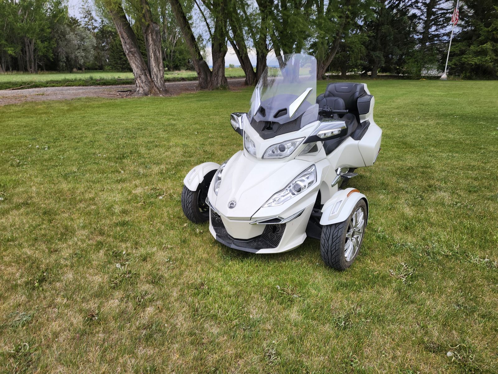 2016 CAN AM SPYDER LIMITED...