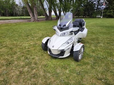 2016 CAN AM SPYDER LIMITED...