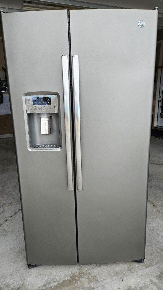 GE Side by Side fridge/freezer (Slate color)