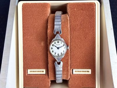 1975 Bulova N5 Vintage 17J 10k Rolled Gold Plated Bezel Manual Wind White Dial 18mm in Box Running