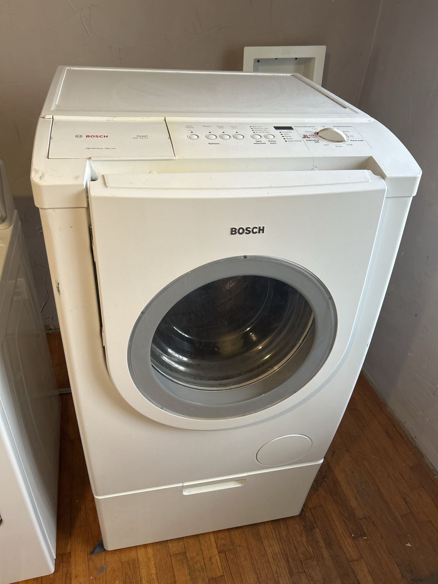 Bosh clothes washer with pedestal