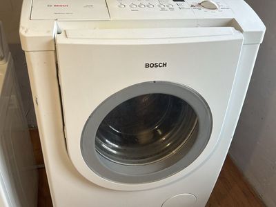 Bosh clothes washer with pedestal